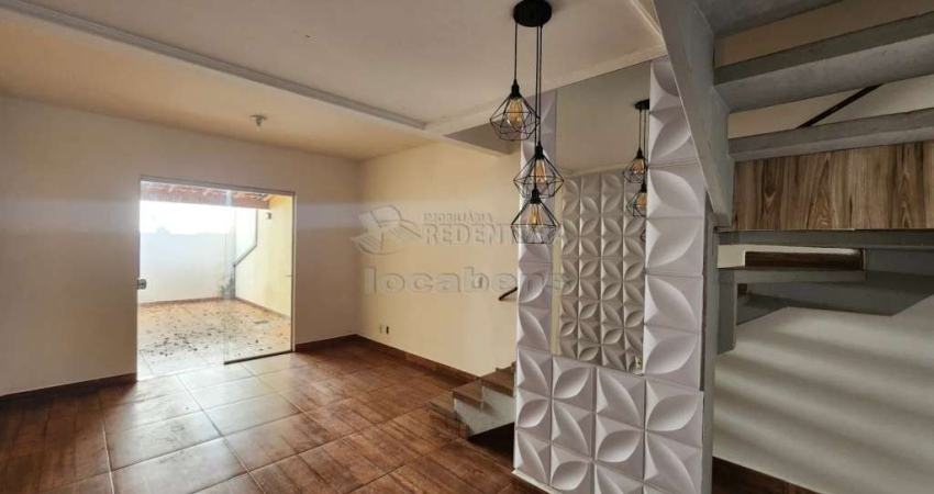 Vila Borghese I, casa em condomínio com 02 dormitórios, 01 vaga de garagem.