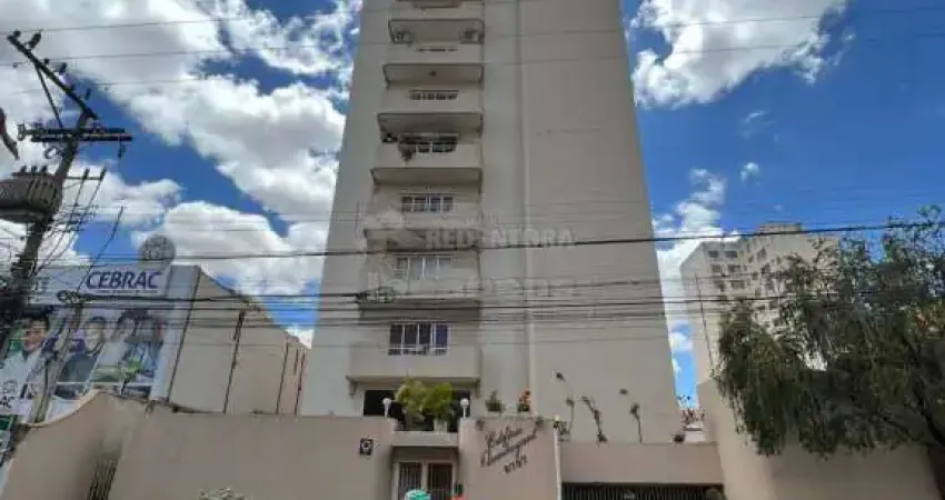 Apartamento com 3 Dormitórios, 02 vagas de garagens no Centro
