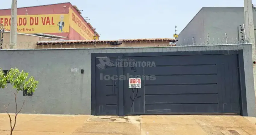 Ótima Casa Residencial para Venda - 3 Dormitórios / Residencial Santa Ana