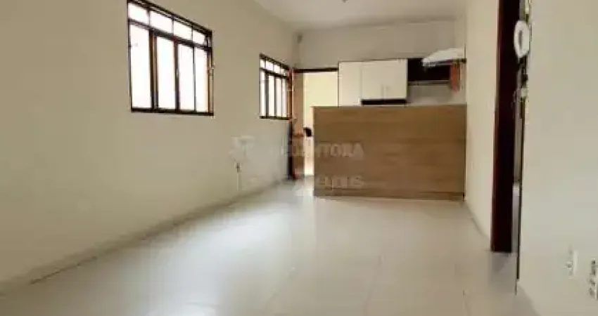 Casa Residencial Nato Vetorasso com 03 dormitórios e cozinha planejada.