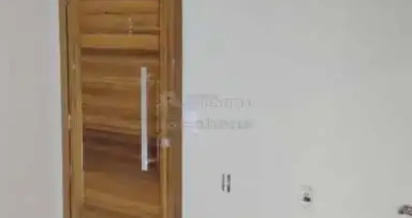 Casa com 03 dormitórios, 03 vagas de garagens cobertas no bairro Jardim Antunes.