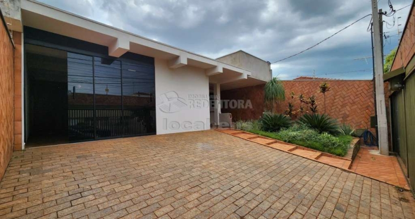Excelente Casa Comercial para Locação - Vila Santa Cruz