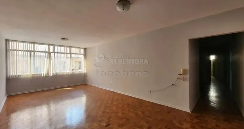 Apartamento para locação localizado no Centro com 03 quartos.