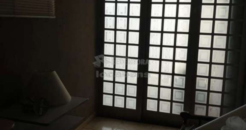 Jardim Santa Catarina Casa com 03 dormitórios sendo 01 tipo apartamento.