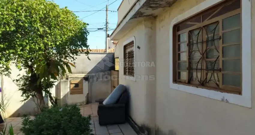 Casa na vila angélica, esquina, com 2 dormitórios, sala, coz, wc e varanda, alugada, boa para renda