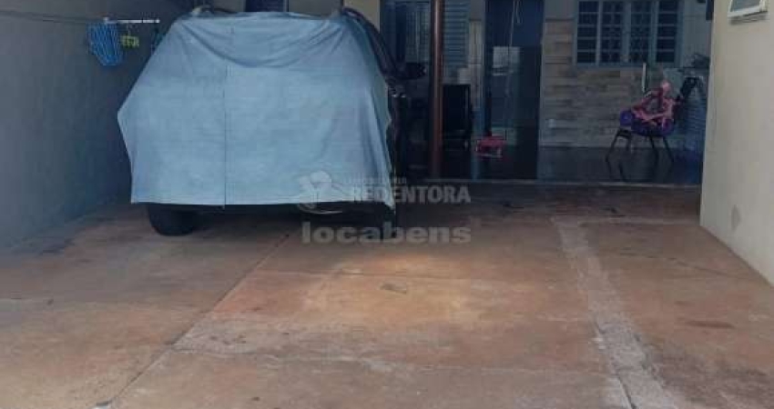 Casa no Residencial Caetano ideal para moradia e trabalho com  2 dormitórios e 06 vagas de garagem.