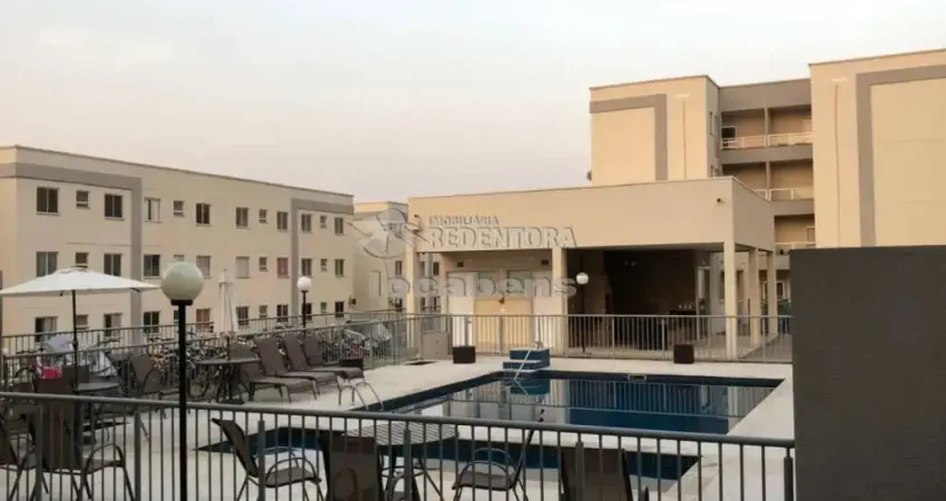 Apto de 2 dormitórios, térreo, condomínio com lazer completo