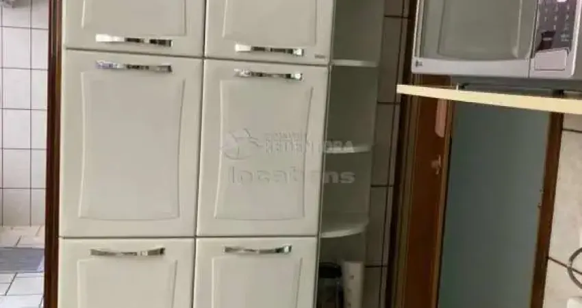 Higienópolis Apartamento mobiliado com 3 dormitórios e 01 vaga de garagem.