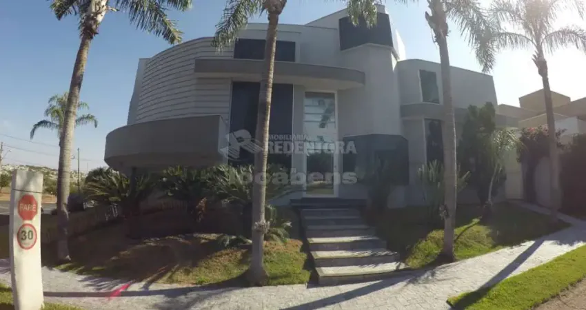 Linda casa em ótima localização no condomino Damha 4