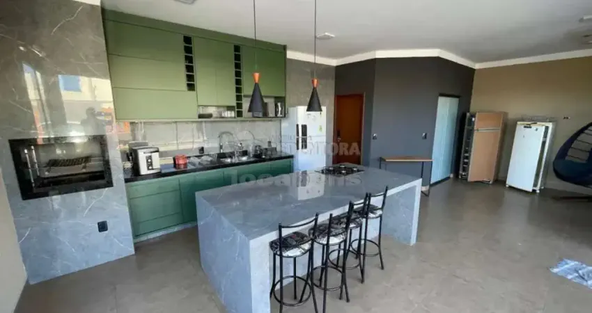 Casa com piscina no residencial santa regina de 02 dormitórios.