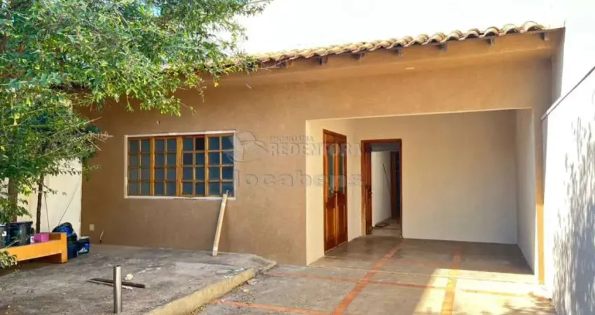 Casa padrão localizada no bairro são francisco de assis i com 3 dormitórios e 2 vagas de garagem.