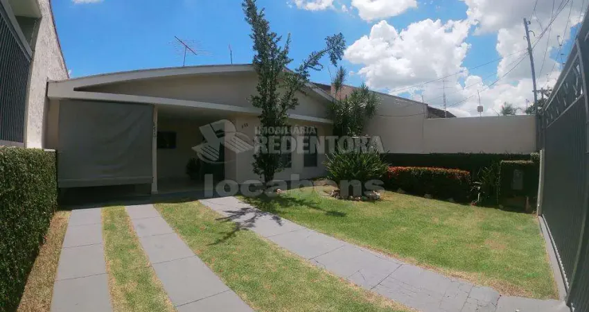 Casa para locação localizada no jardim canaã com 03 dormitórios, 04 vagas de garagem.