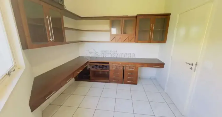 Casa térrea para locação no condomínio damha i com piscina e escritório.