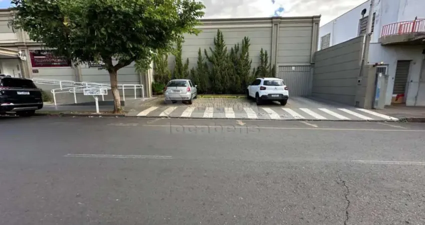 Imóvel comercial na vila imperial com 7 salas amplas e 9 vagas de garagem.