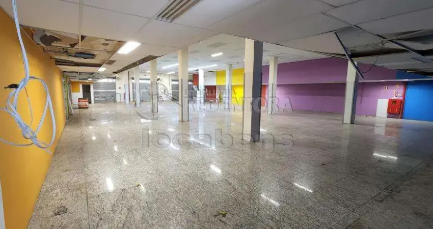 Ótimo salão comercial, amplo com estacionamento próximo ao calçadão de rio preto