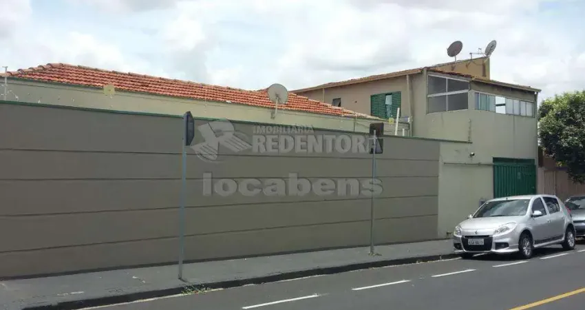 Vila santa cruz - perto do atacadão - conjunto de 6 salas, sendo que 3 delas já estão alugadas, boas para renda