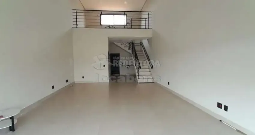 Salão para locação com banheiro com acessibilidade e mezanino