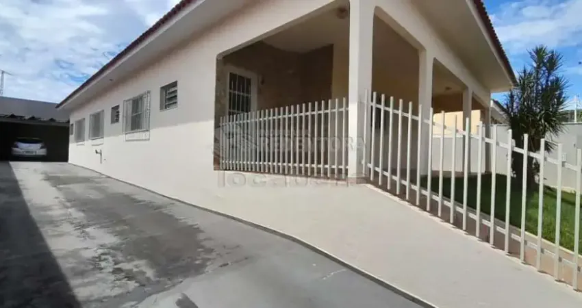 Casa localizada no jardim nazareth com 3 dormitórios com 10 vagas de garagem.