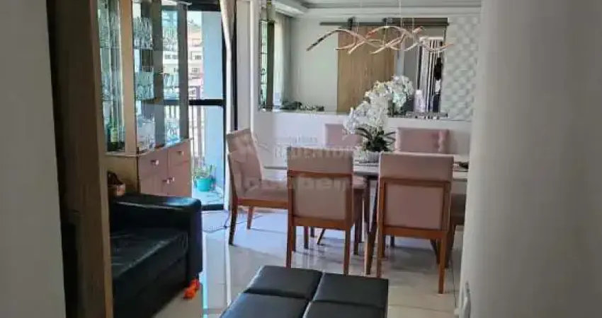 Apartamento á venda localizado em são paulo com armários planejados e condomínio completo.