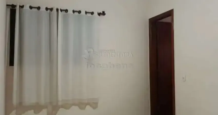 Apartamento localizado no edifício fabrícia com ventiladores e sacada