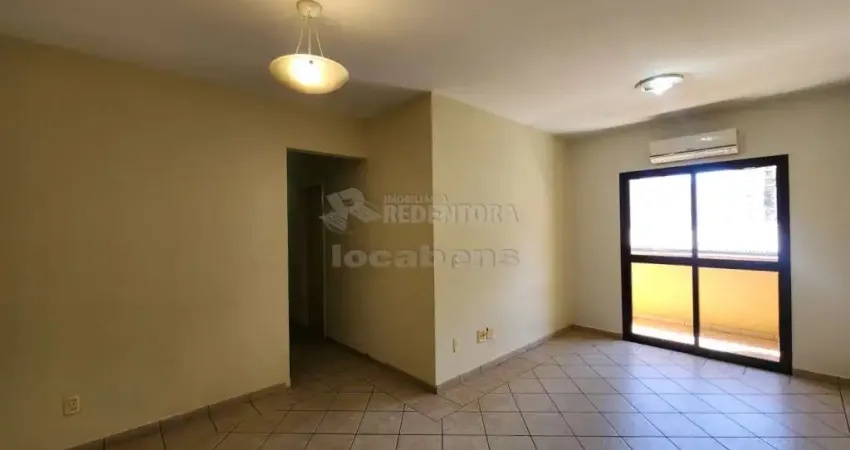 Apartamento para locação localizado no vila redentora com armarios e sacada.