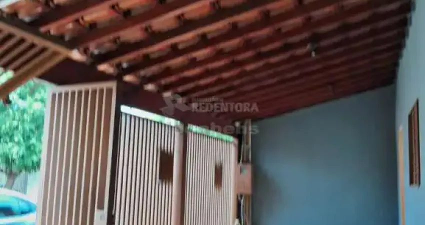Guapiaçu são marcos, casa de 03 dormitórios com 02 vagas de garagem cobertas.