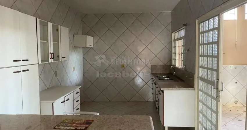 Jardim Estrela - Casa com 3 dorms, sendo 1 apto, sala, coz, 2 wcs, esquina, 2 vagas
