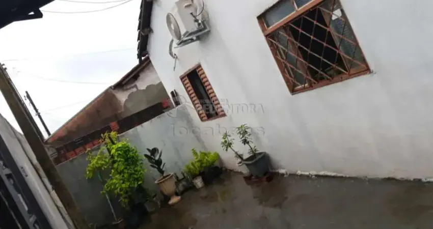 Duas casas no Jardim das Oliveiras, boas para renda, uma já alugada.