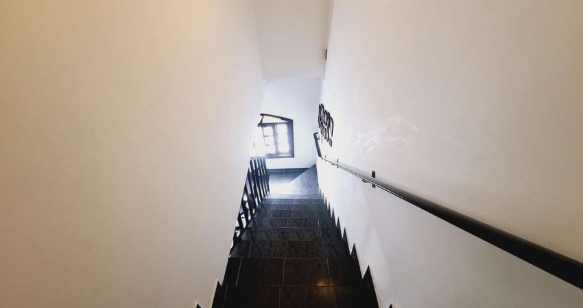 Casa à Venda em Vila Valença - 3 Dormitórios, 225m², R$ 905 mil
