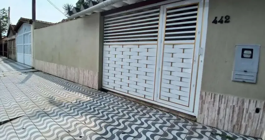 Casa à Venda em Maracanã - Praia Grande: 3 Dormitórios, R$600k