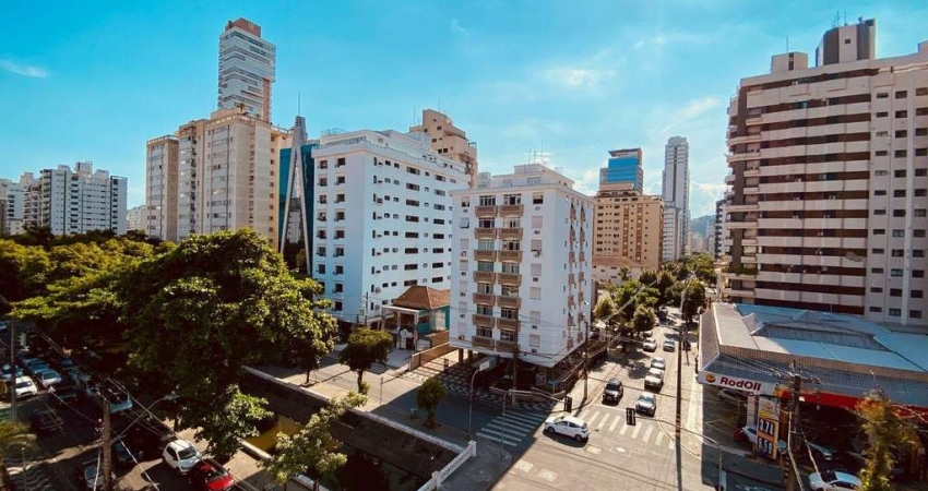 Venda de Apartamento em Boqueirão, Santos: 3 Dorms e 184m²
