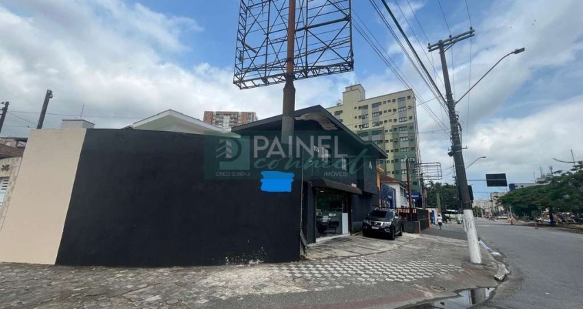 Casa a venda na avenida movimentada no Macuco com 3 dormitórios