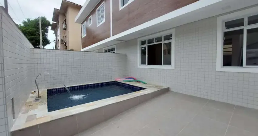 Casa à Venda em Embaré - Santos: 3 Dormitórios, 110m²