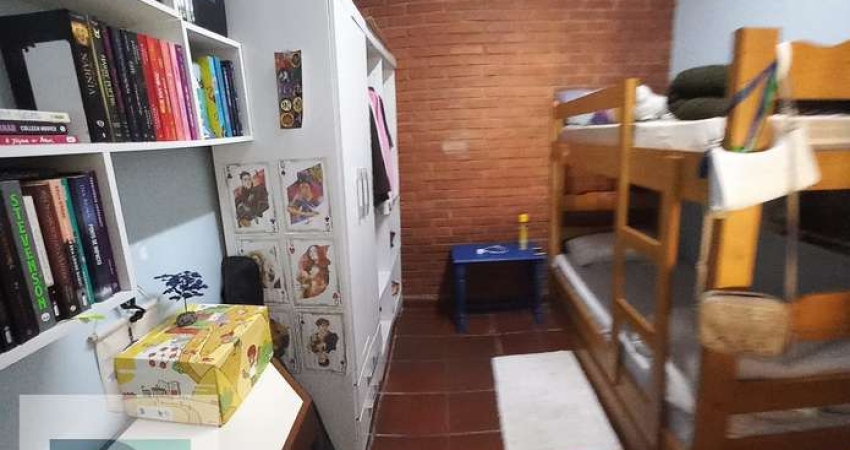 Casa de 3 dormitórios com 2 suítes no Itararé - São Vicente