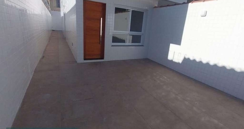 Sobreposta baixa, disponível para locação no Embaré com 3 suítes com piscina