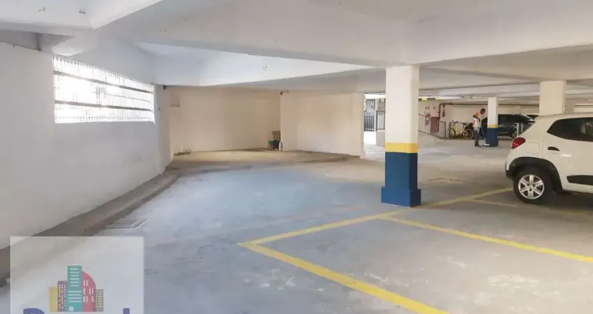 Loja no estacionamento da rede KRILL de supermercados em SV