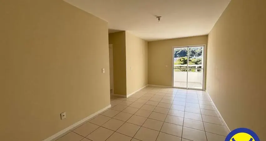 Apartamento com 02 dormitórios na Carvoeira