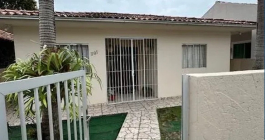 Casa terrea em ótima rua praia dos ingleses.