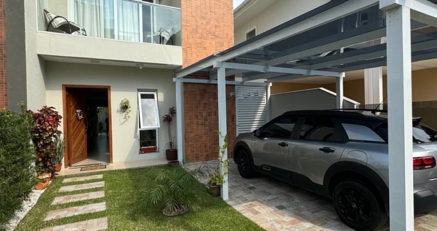 Casa a venda com 3 suítes no bairro ingleses, poucos metros do mar!