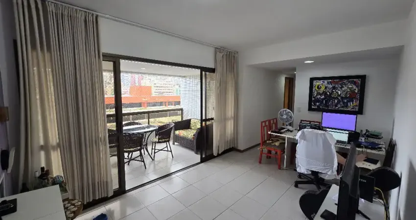 Costa Azul - Apartamento à Venda - 3/4 - 89 m2 - Varanda - Dependência completa - 2 garagens soltas