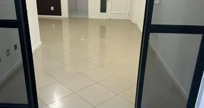 Apartamento à venda 2/4 com suíte , 70m2 , na av. cardeal da silva