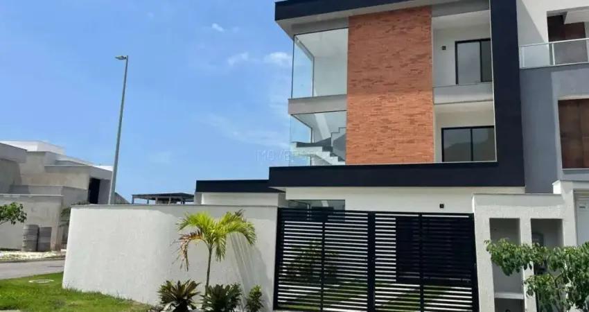 Vargem Pequena | Casa de Condomínio 3 quartos, sendo 3 suites