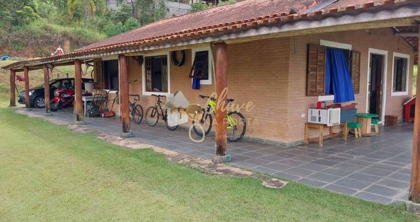 Chácara à venda no Embu das Artes com 3 Dormitórios