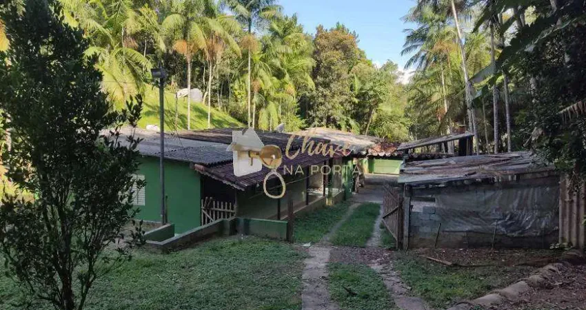 Chácara / sítio com 3 quartos à venda na Rua José Mota, Embura, São Paulo