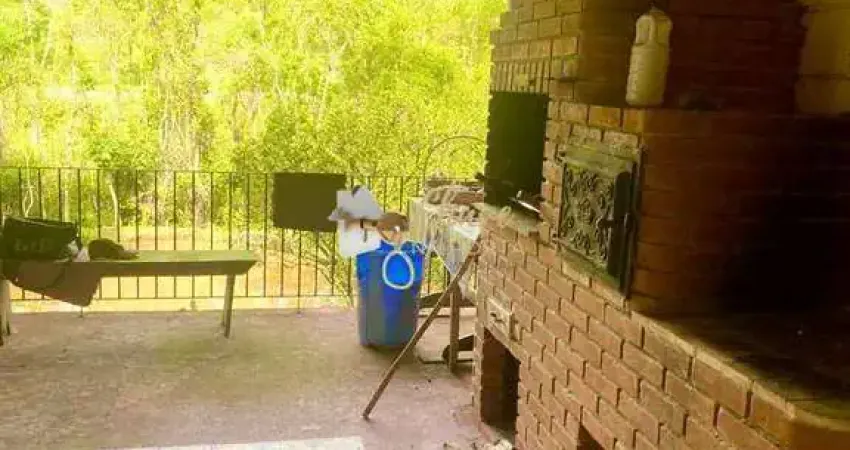 Linda chácara à venda com área total de 3.800m² em Caucaia do Alto – Cotia