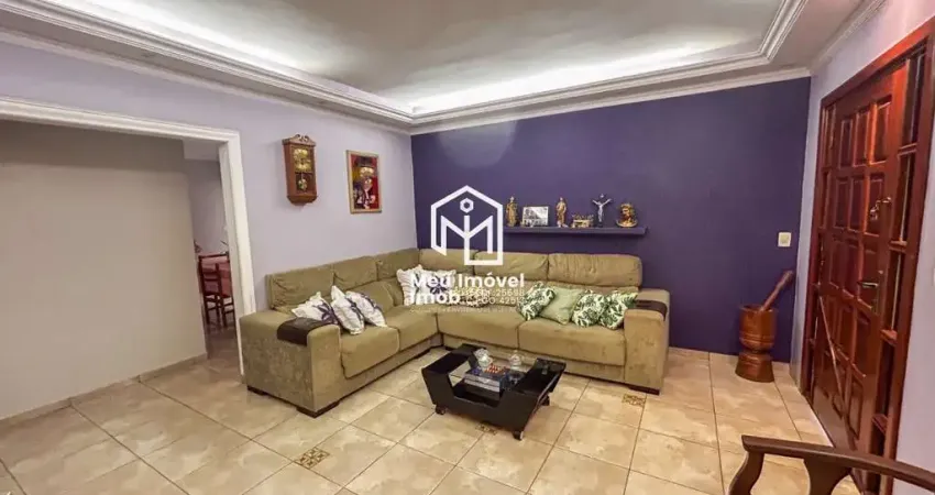 Imperdível casa de 4 quartos com 3 suítes em Taguatinga Sul - QSD 39 próximo ao metrô! 268m², 2 salas, 5 banheiros e 2 vagas.