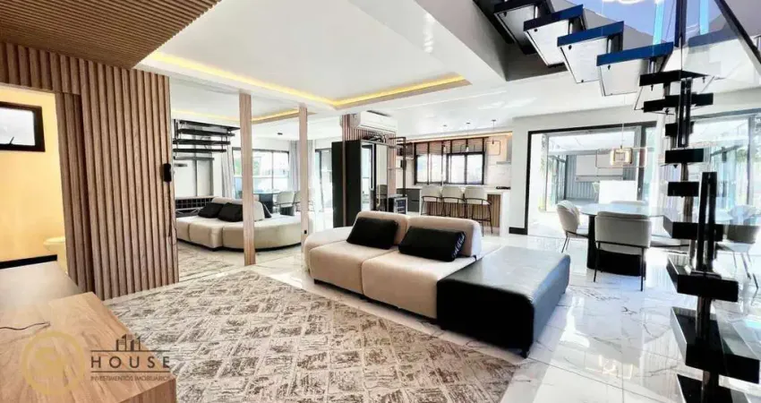 Casa espaçosa com 4 dormitórios e piscina no Caledônia, Camboriú