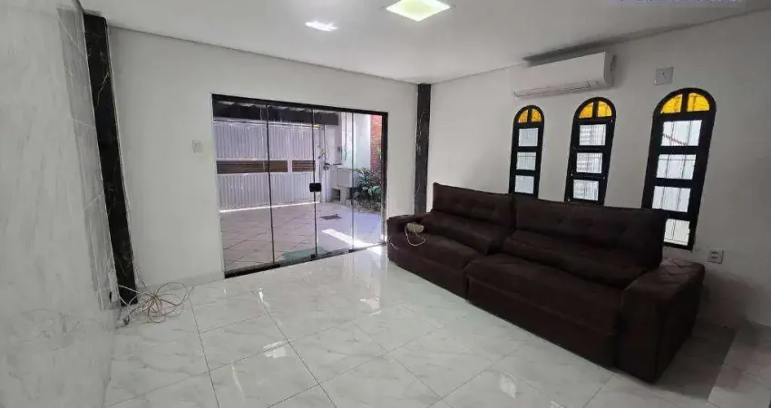 Sobrado com 3 dormitórios à venda, 180 m² por R$ 585.000,00 - Vila Assunção - Praia Grande/SP
