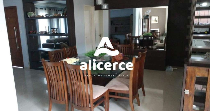 Oportunidade Única no Jardim Atlântico – Casa com 5 Quartos e Espaço Gourmet