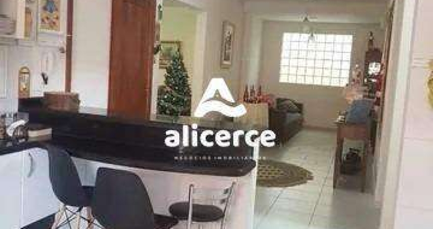 Casa à venda com 3 quartos 1 suíte, 243m² em Córrego Grande Florianópolis